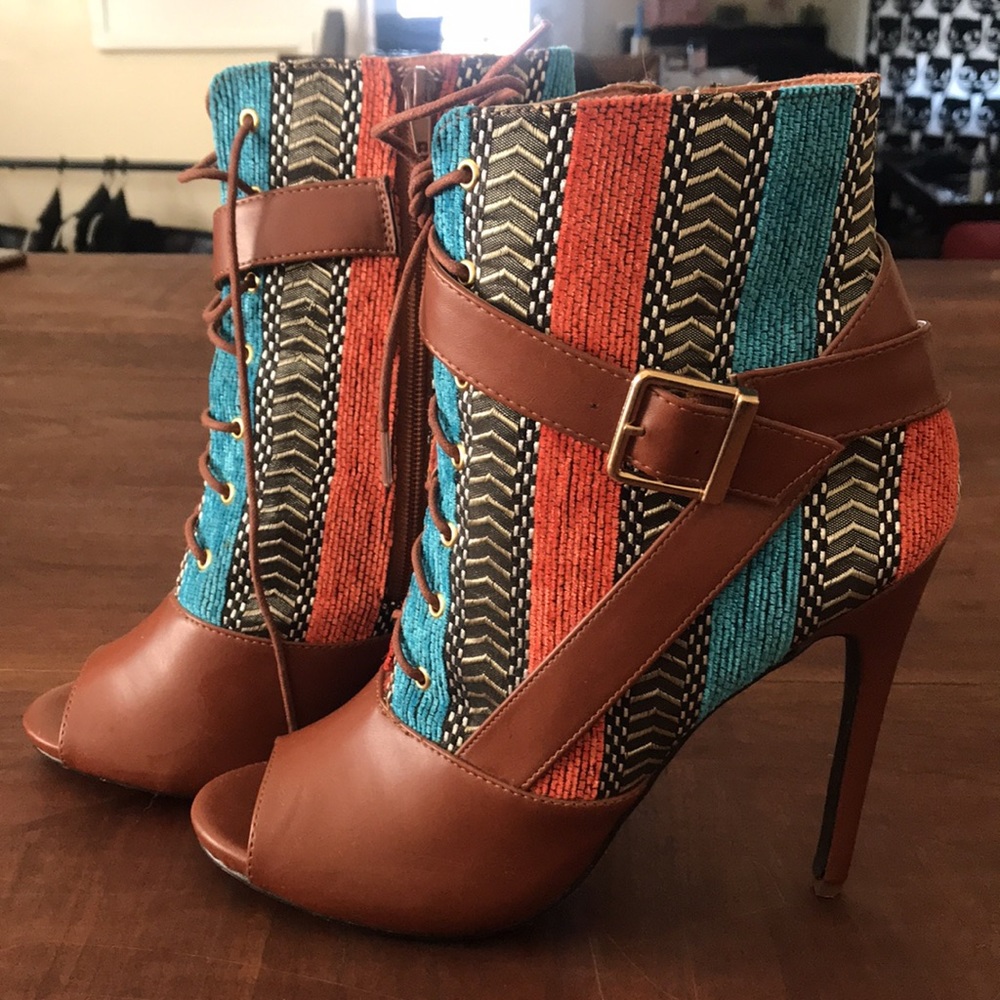 Peep toe Bootie